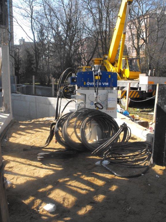 Used vibro hammer OVR 70 VM to work on a crane or piling rig